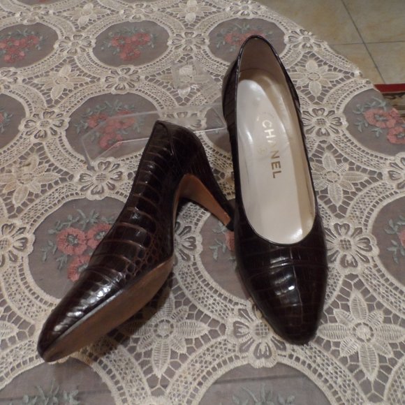 Chanel Brown Crocodile Leather Classic Heeled Pumps Size 7 1/2M - Picture 3 of 16